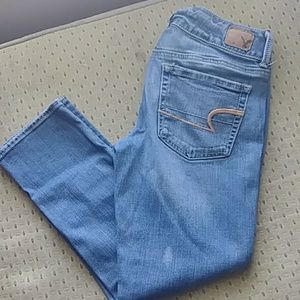 Cropped blue jeans